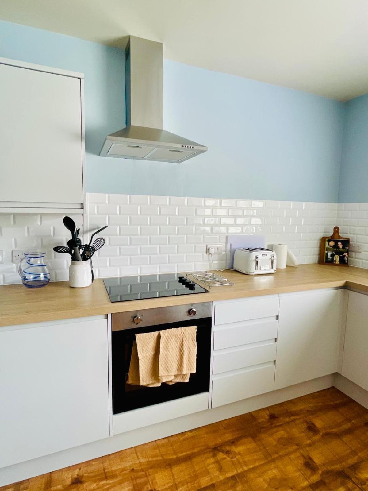 Apartamento Lovely Big 3 Bedroom Maisonette Close To The