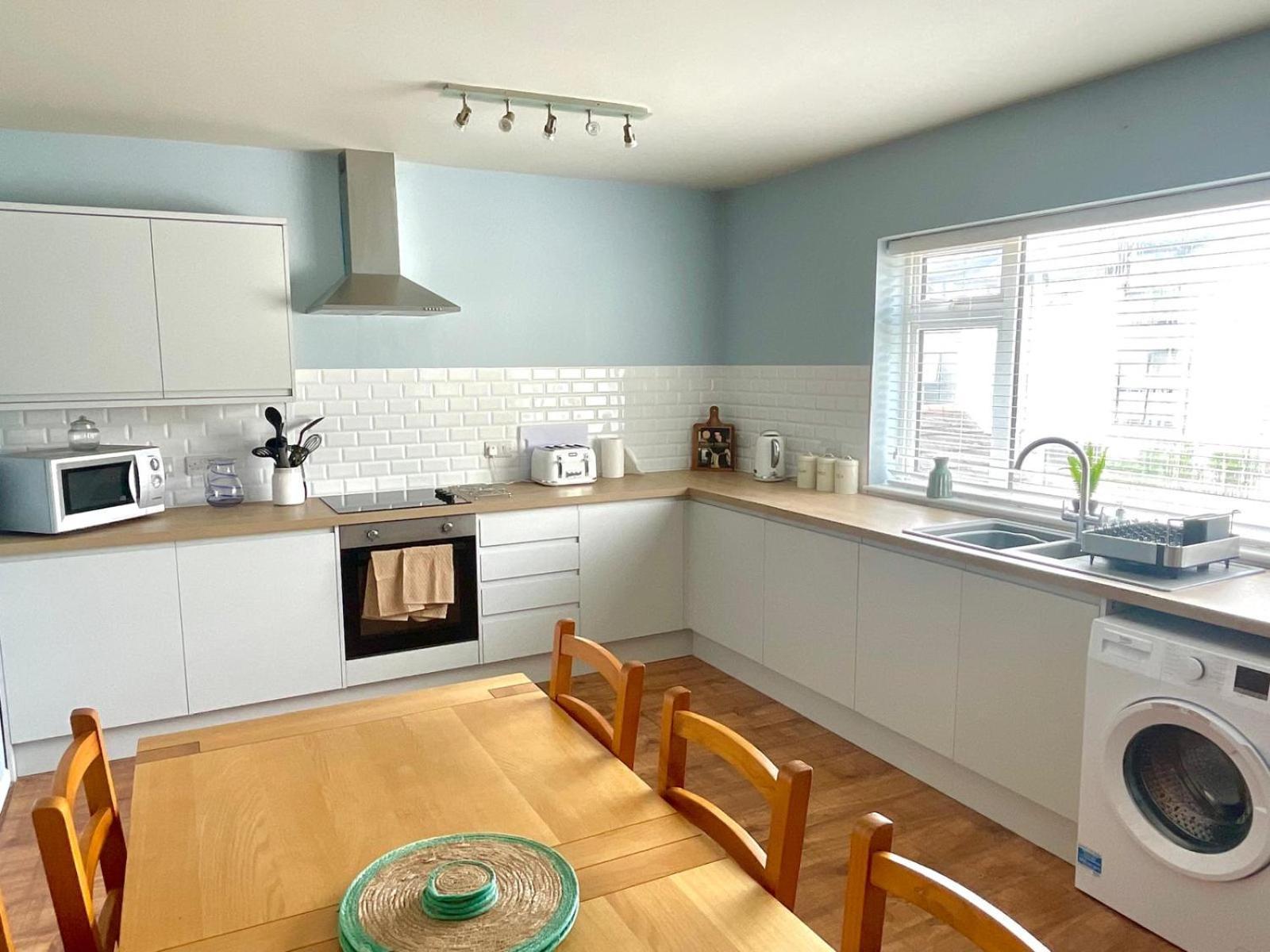 Apartamento Lovely Big 3 Bedroom Maisonette Close To The *