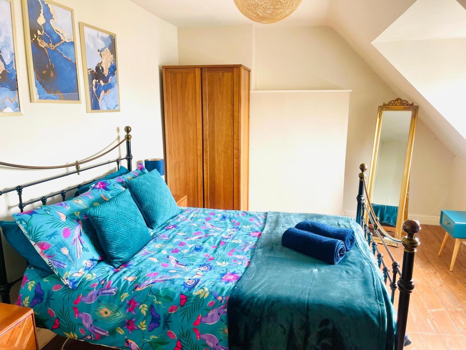 Apartment Lovely Big 3 Bedroom Maisonette Close To The